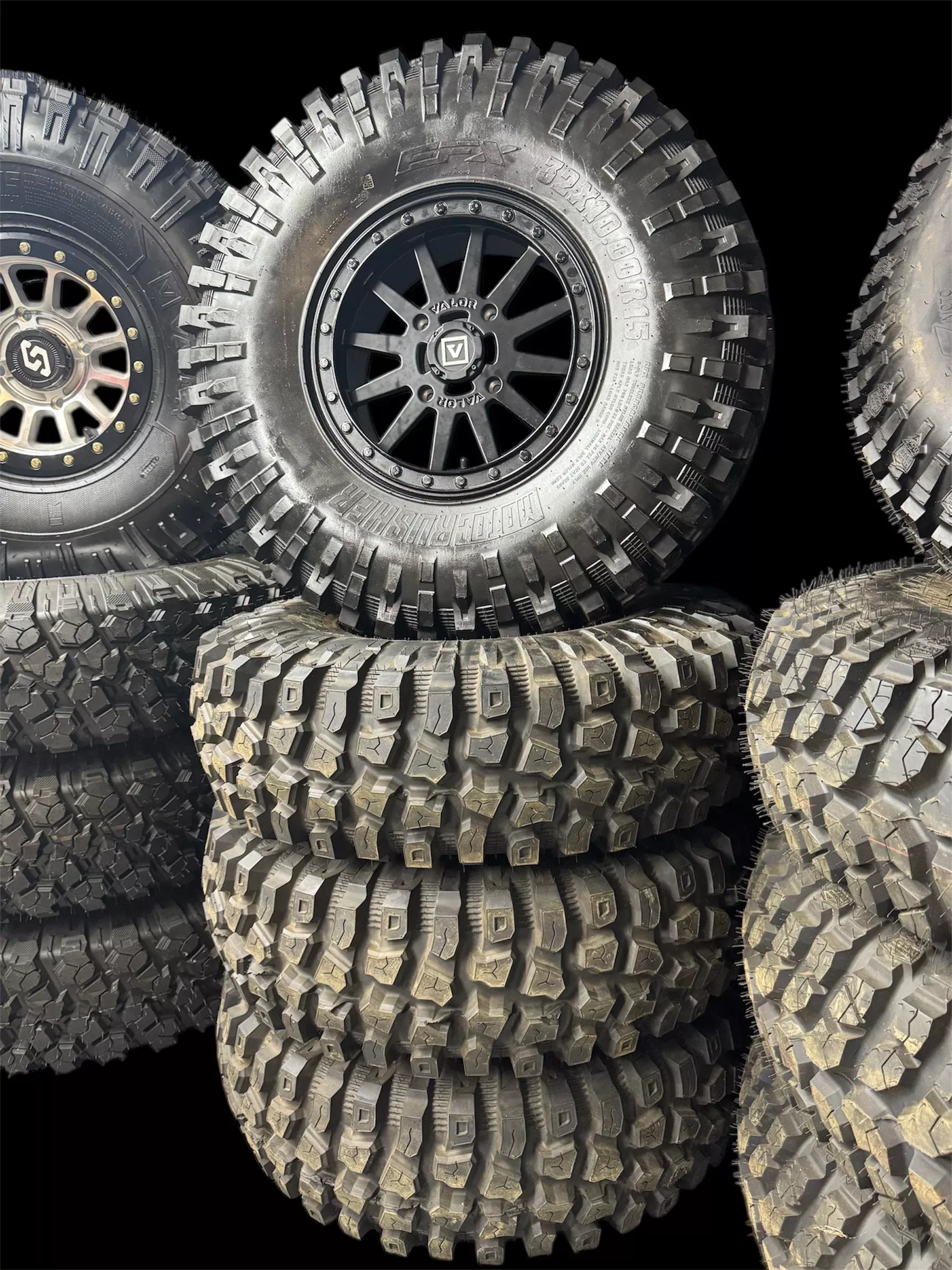 Valor off-road beadlock 4/137 wheels mounted on 32X10R15 EFX Motocrushers with lug nuts